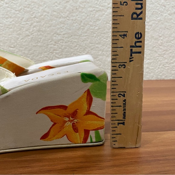 ESCADA White Floral Tropical Beach Wedge Sandals Size 35 1/2 (6-6.5) - Picture 10 of 16